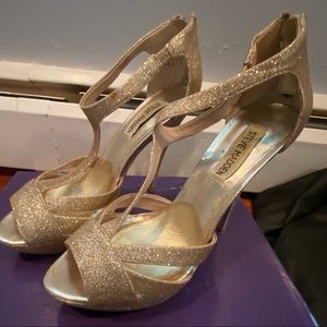 “Halo Glow” Steve Madden Open Toe Heels
